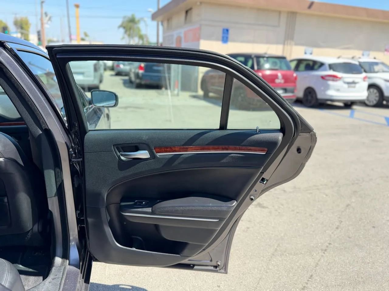 Used 2014 Chrysler 300 Limited RWD image 31