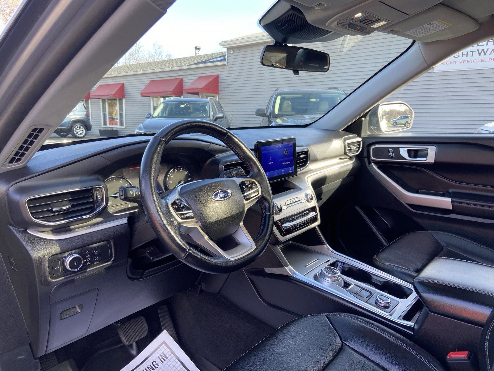 Used 2021 Ford Explorer XLT w/ Equipment Group 202A image 14