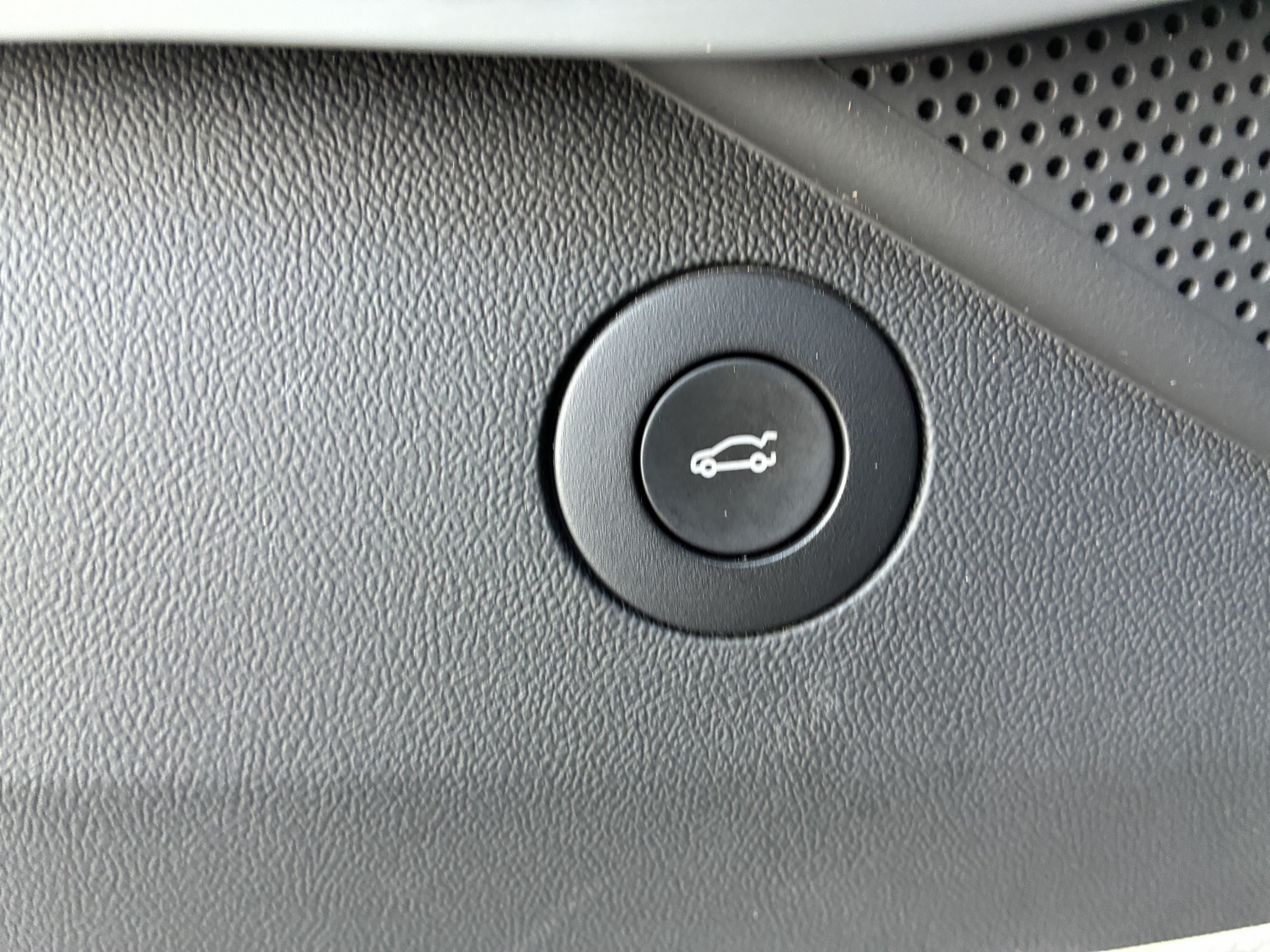 Used 2018 Chevrolet Camaro ZL1 RWD image 22