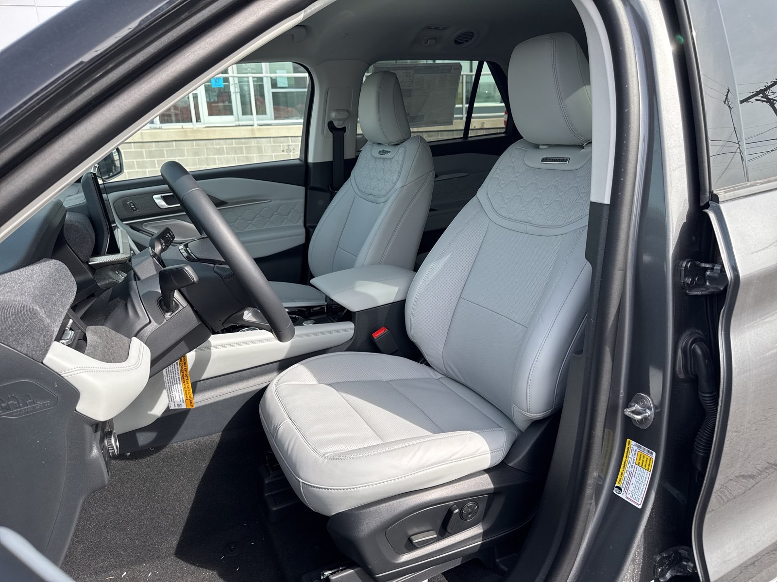 New 2026 Ford Explorer Platinum w/ LUX Leather Package AWD/4WD image 3
