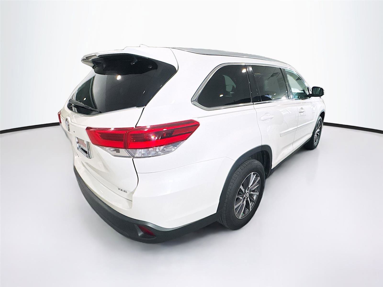 Used 2019 Toyota Highlander XLE image 36