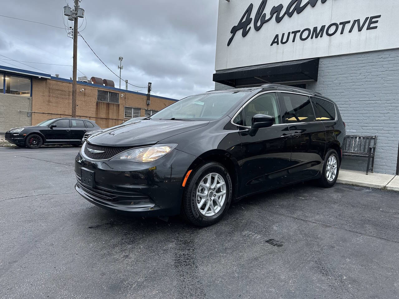 Used 2020 Chrysler Voyager Lxi FWD image 3