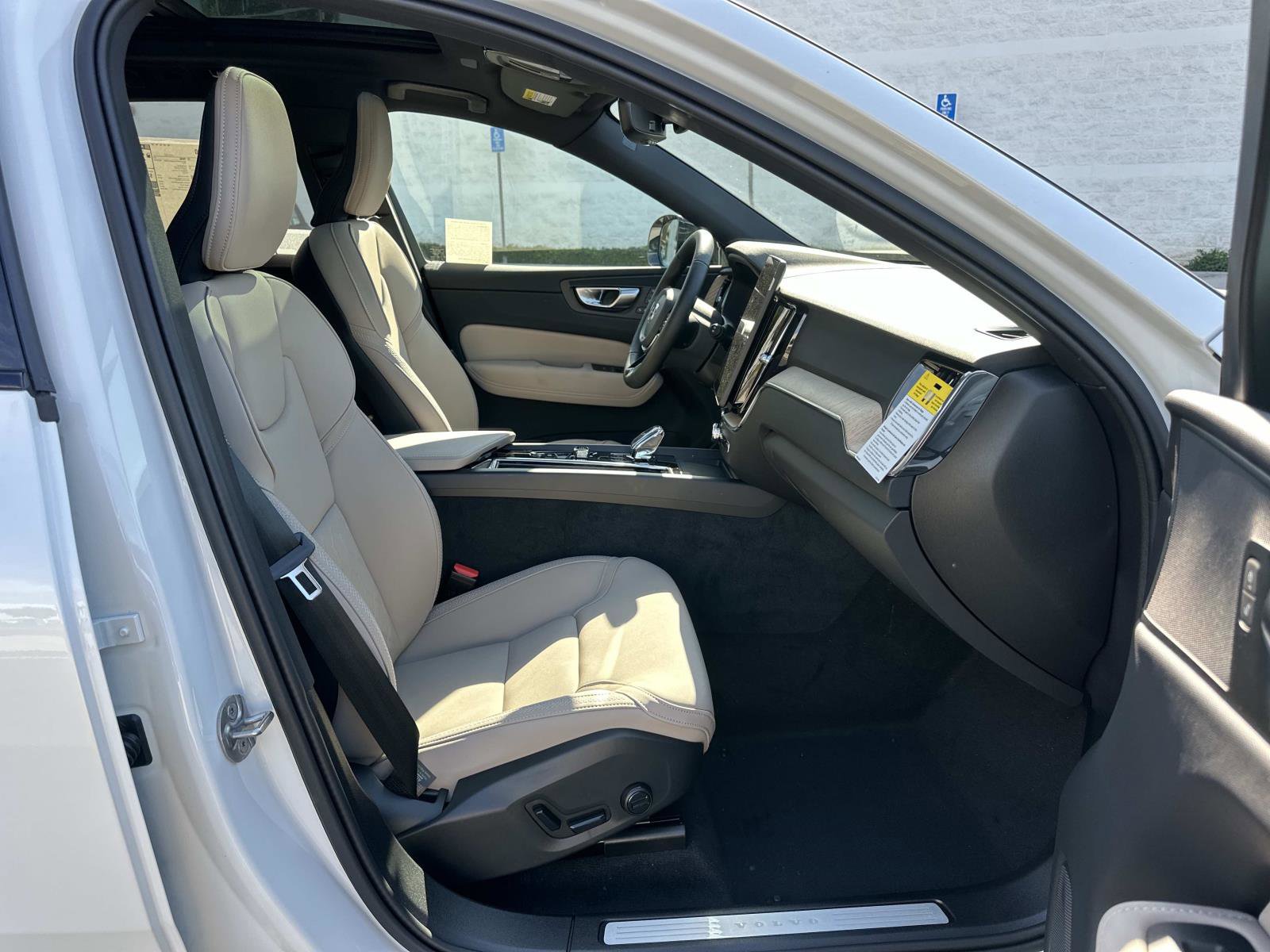 New 2026 Volvo XC60 B5 Plus w/ Protection Package Premier AWD/4WD image 20