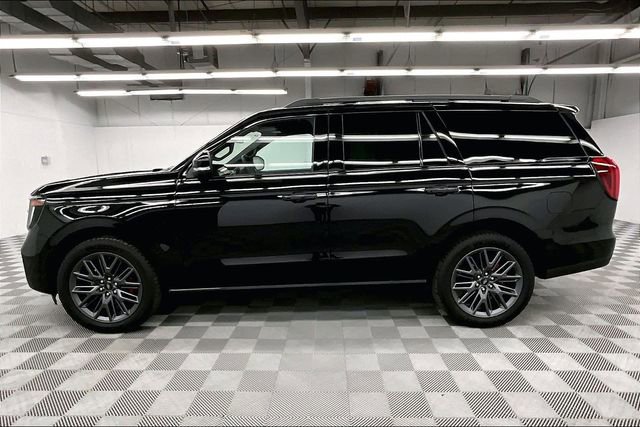 Used 2025 Ford Expedition Platinum w/ Stealth Performance Package image 14