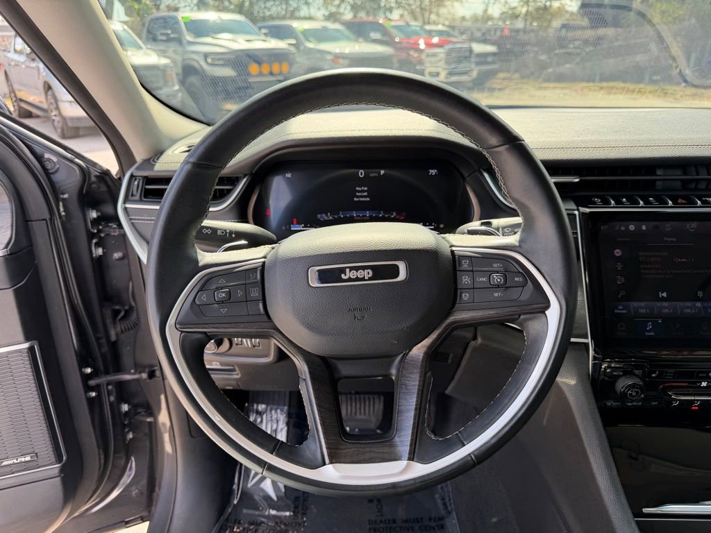 Certified 2022 Jeep Grand Cherokee Limited w/ Trailer Tow Prep Group (B) image 17