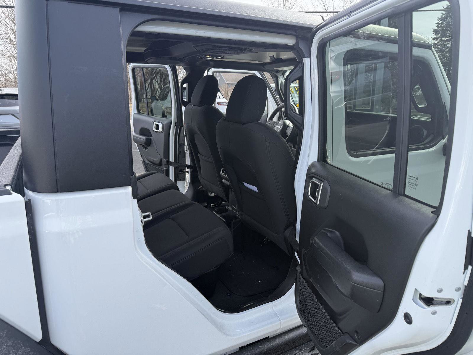 Used 2023 Jeep Gladiator Sport image 14