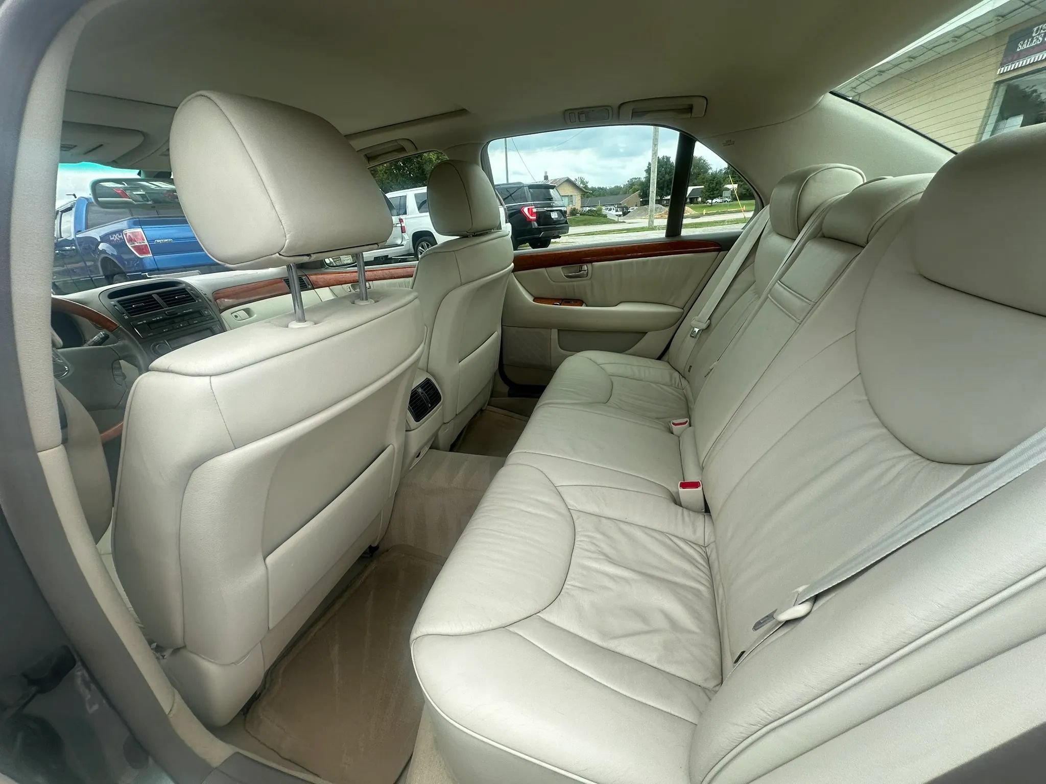 Used 2001 Lexus LS 430 RWD image 28