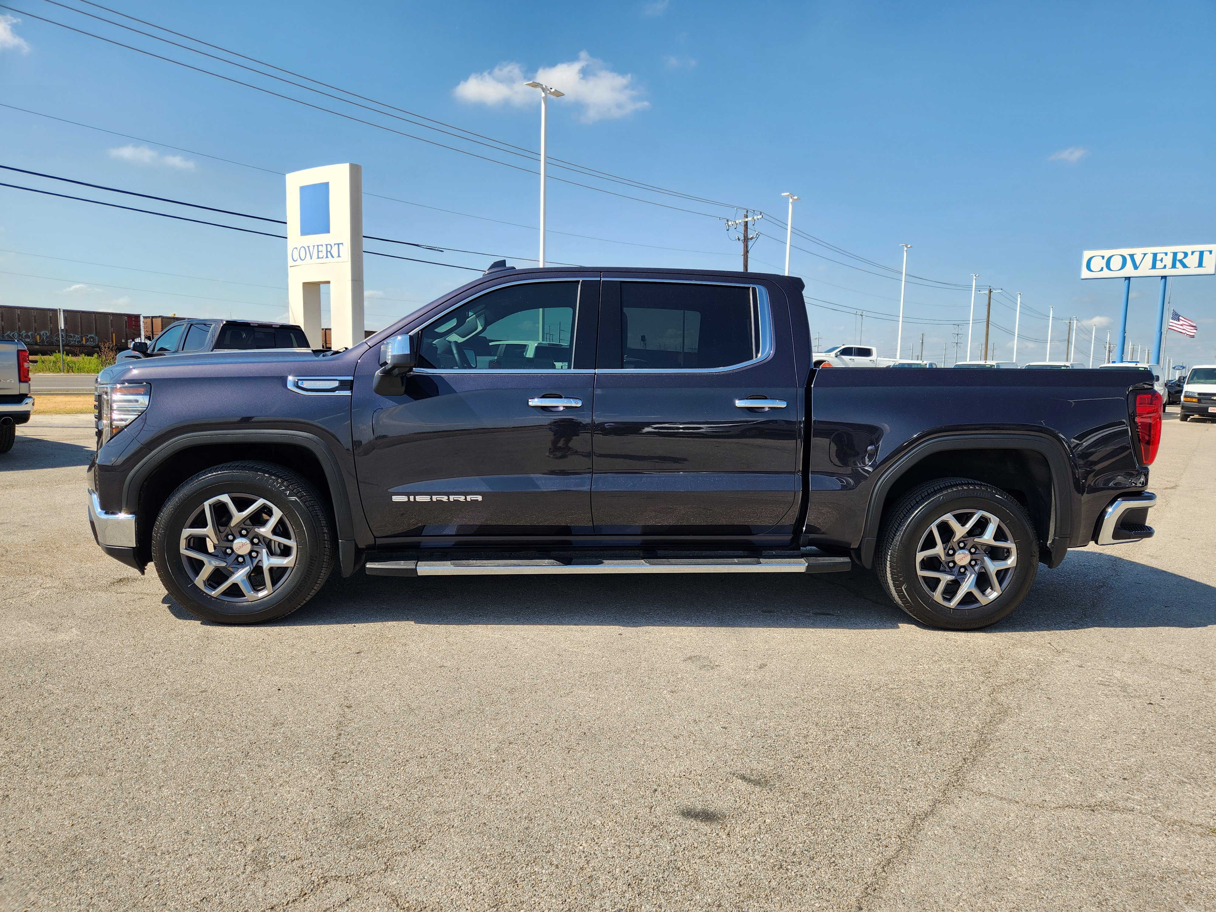 Used 2023 GMC Sierra 1500 SLT RWD image 4