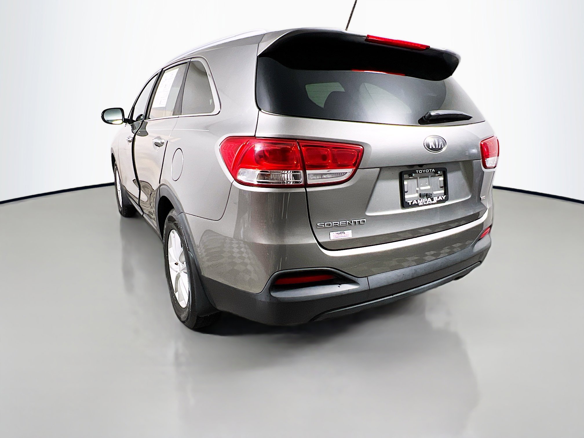 Used 2017 Kia Sorento LX image 8