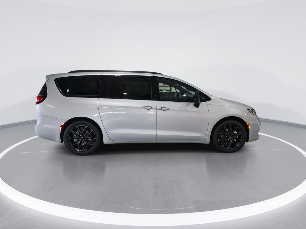 New 2026 Chrysler Pacifica Limited w/ S Appearance Package FWD image 9