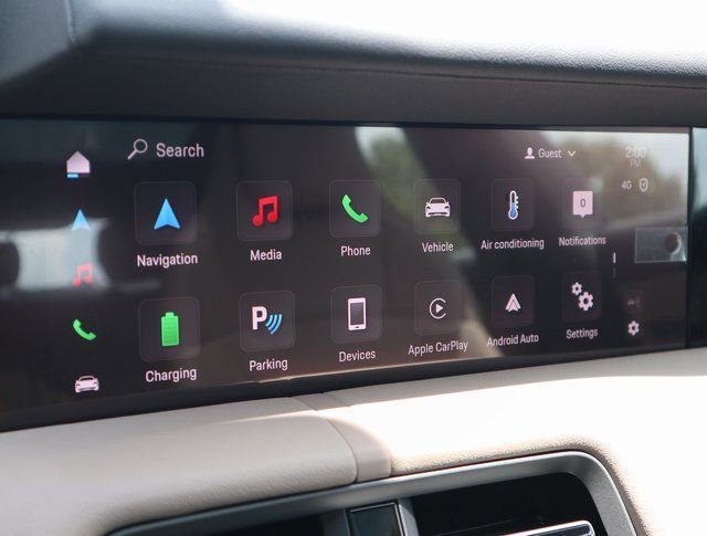 Used 2025 Porsche Taycan image 14