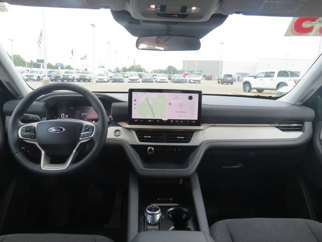 Used 2025 Ford Explorer Active RWD image 16