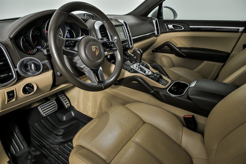 Used 2016 Porsche Cayenne GTS AWD/4WD image 18
