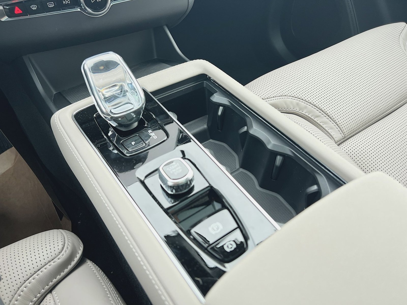 New 2026 Volvo XC90 T8 Ultra w/ Protection Package image 22