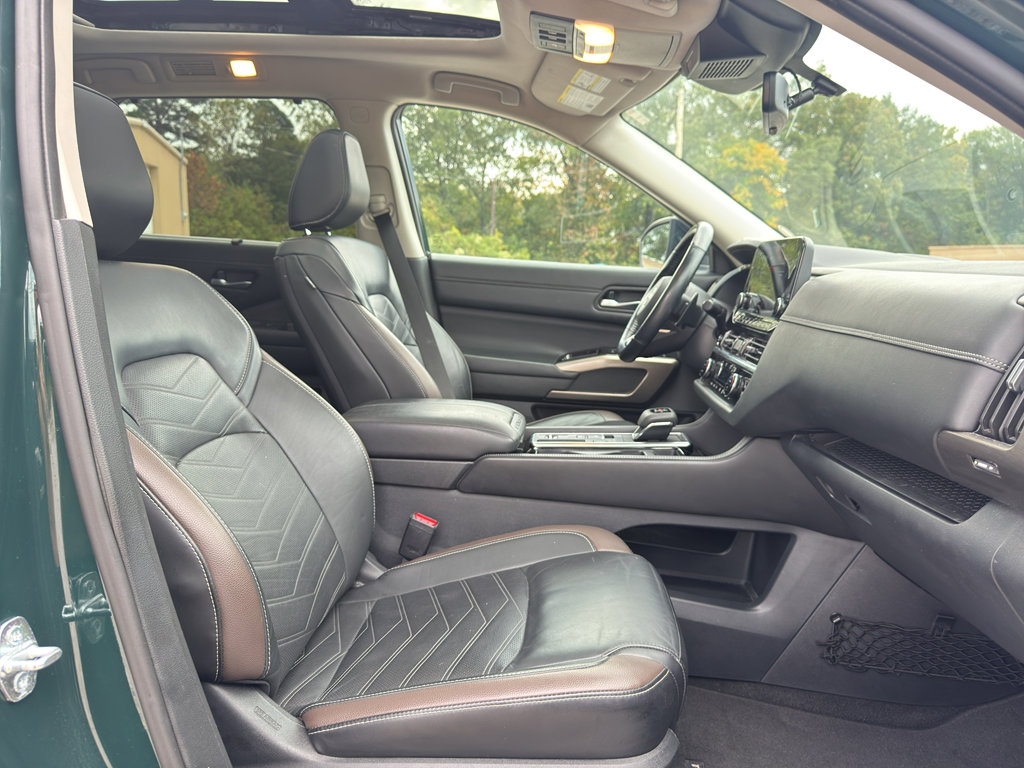 Used 2023 Nissan Pathfinder Platinum image 15