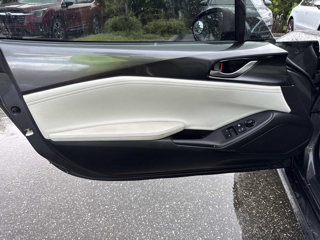 Used 2021 MAZDA MX-5 Miata RF Grand Touring RWD image 12