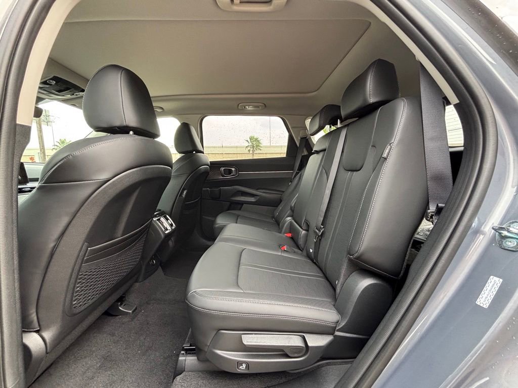 New 2025 Kia Sorento S w/ Panoramic Sunroof Package image 17