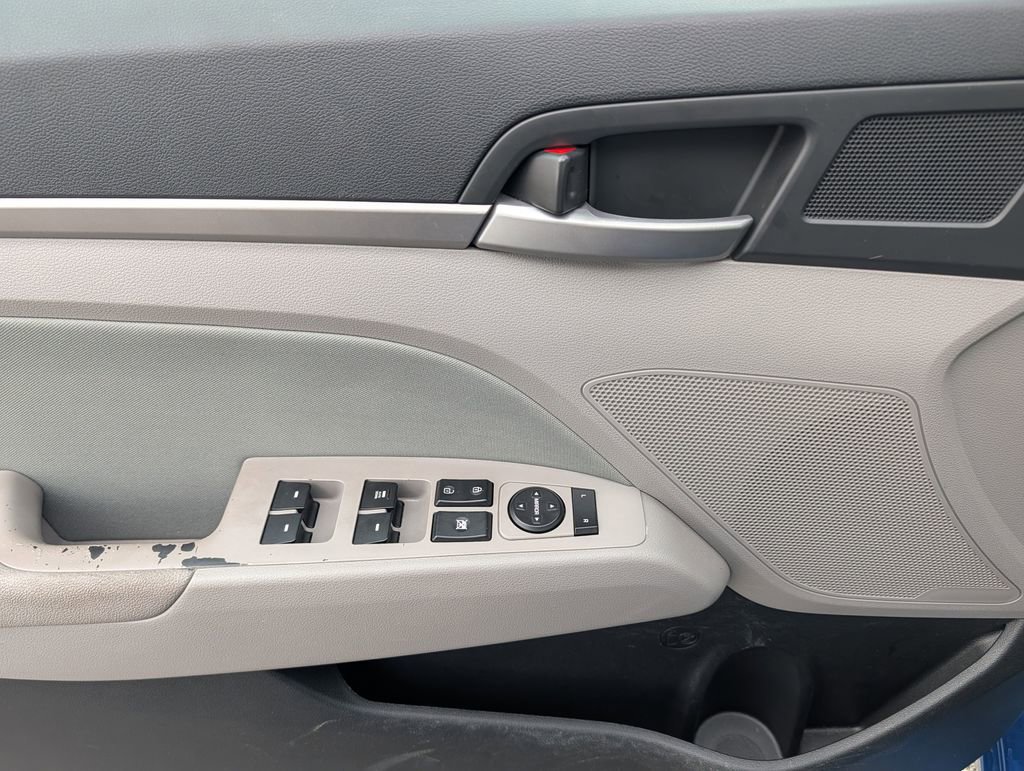 Used 2017 Hyundai Elantra SE image 19