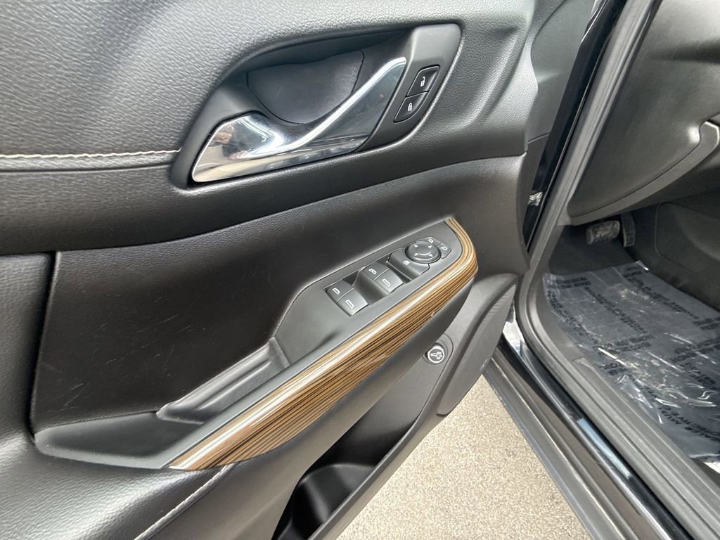 Used 2023 GMC Acadia SLE w/ Driver Convenience Package image 13