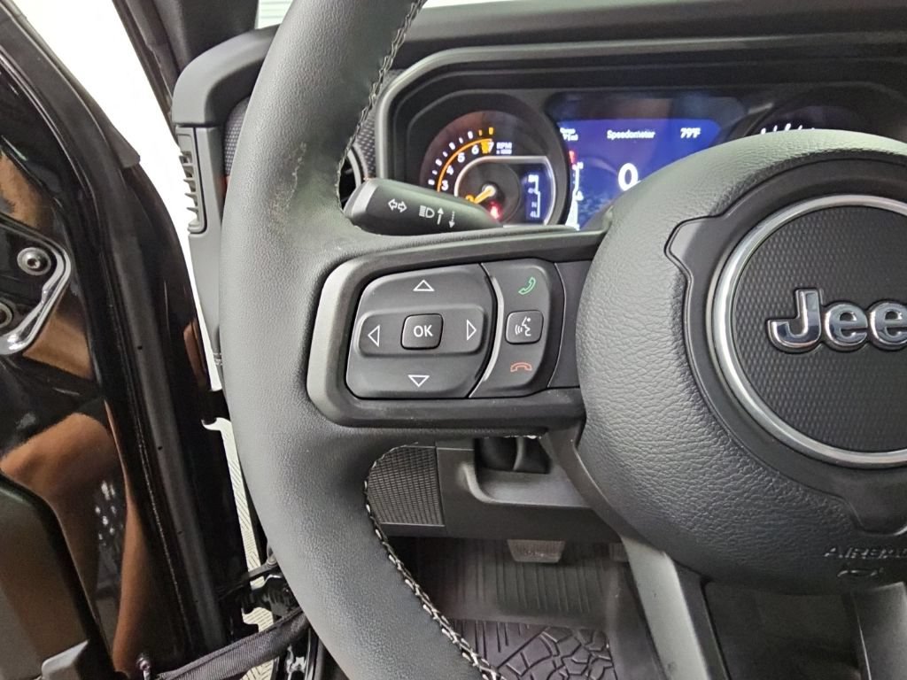 Used 2025 Jeep Gladiator Mojave w/ Convenience Group AWD/4WD image 27