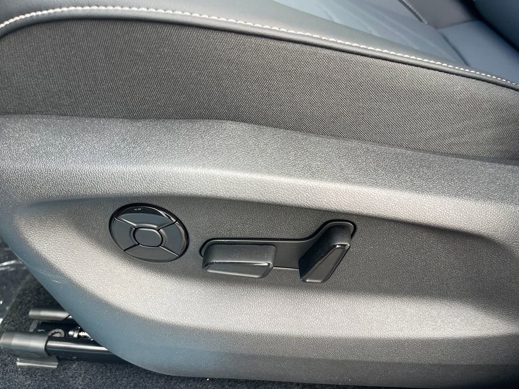 New 2026 Volkswagen Tiguan SE R-Line image 10