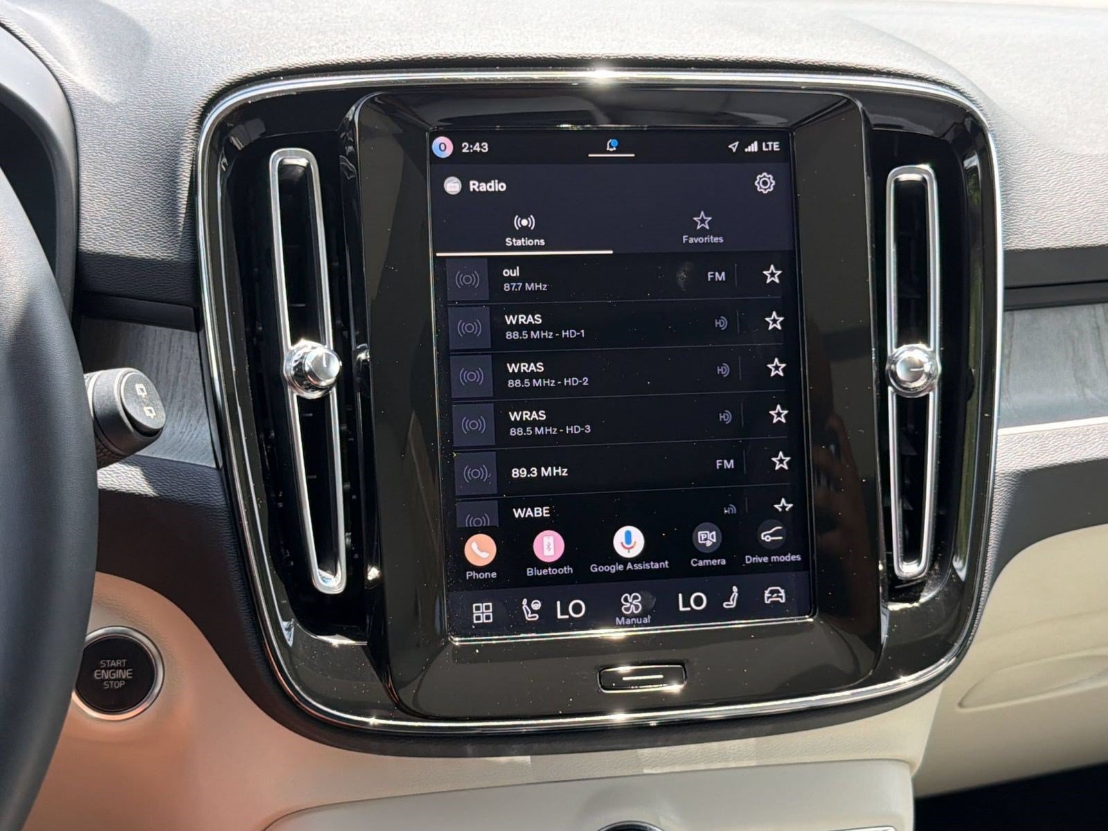 Certified 2026 Volvo XC40 B5 Plus AWD/4WD image 23