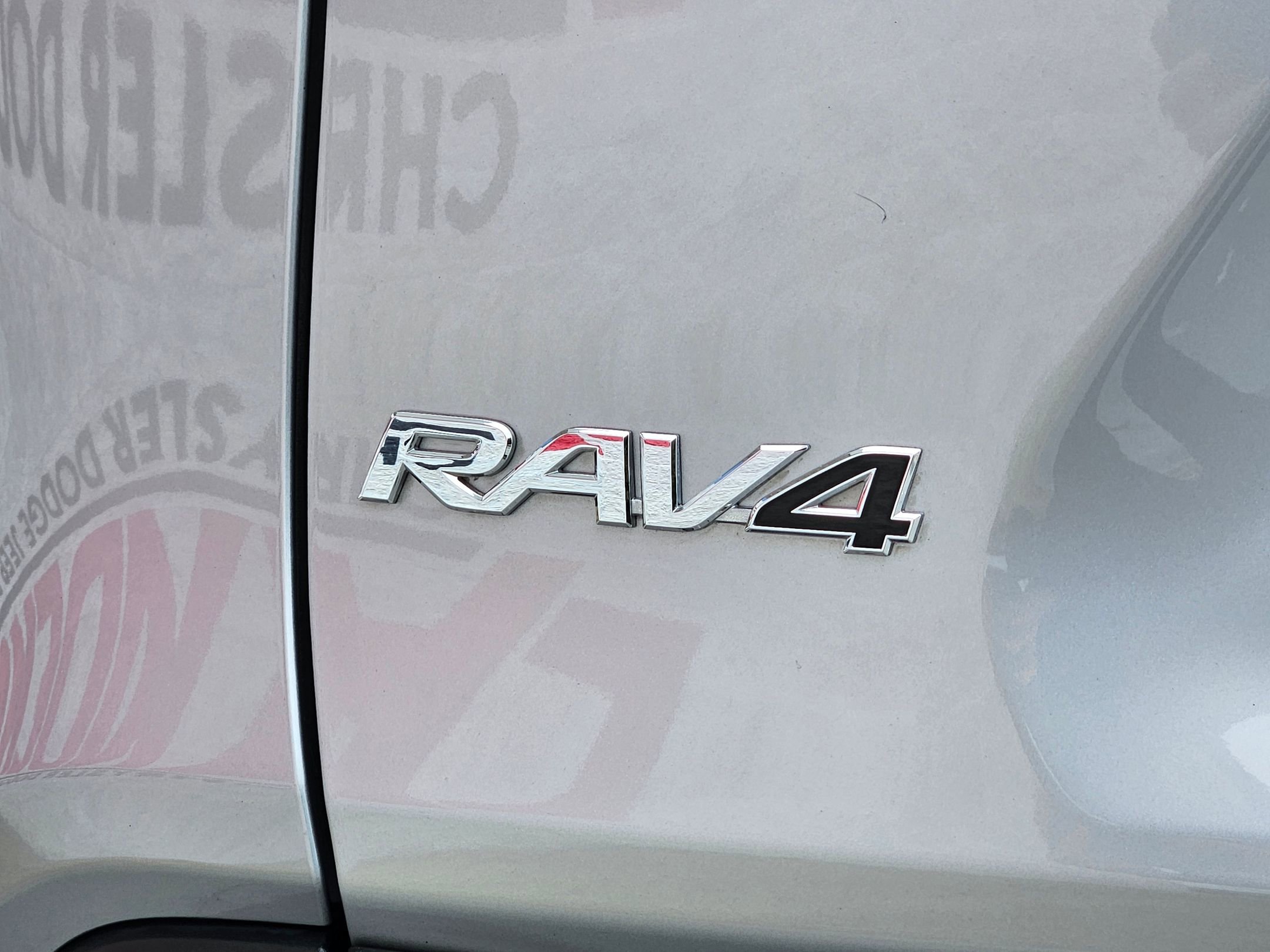 Used 2019 Toyota RAV4 LE w/ Carpet Mat Package image 30