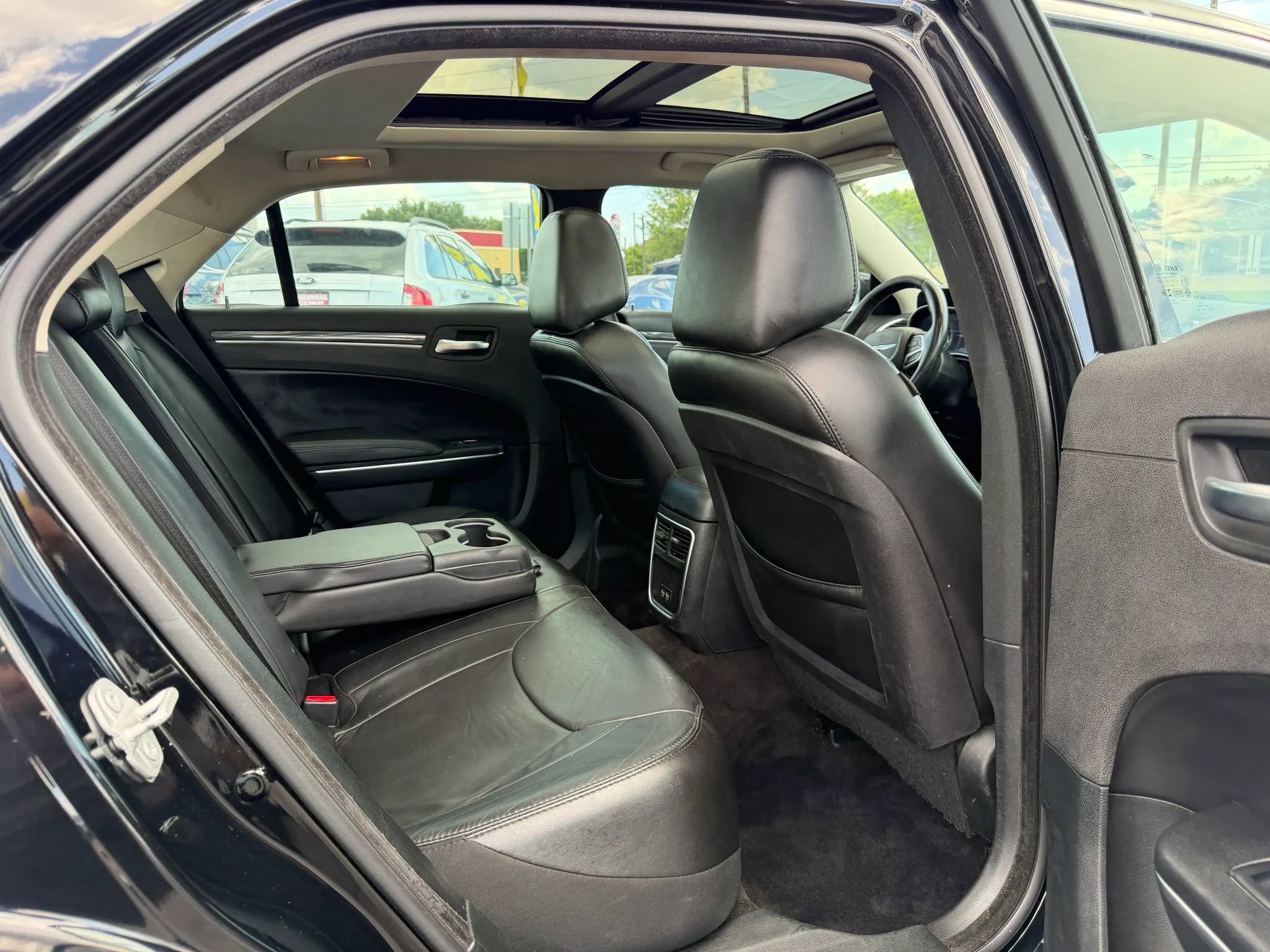 Used 2018 Chrysler 300 Touring L RWD image 8