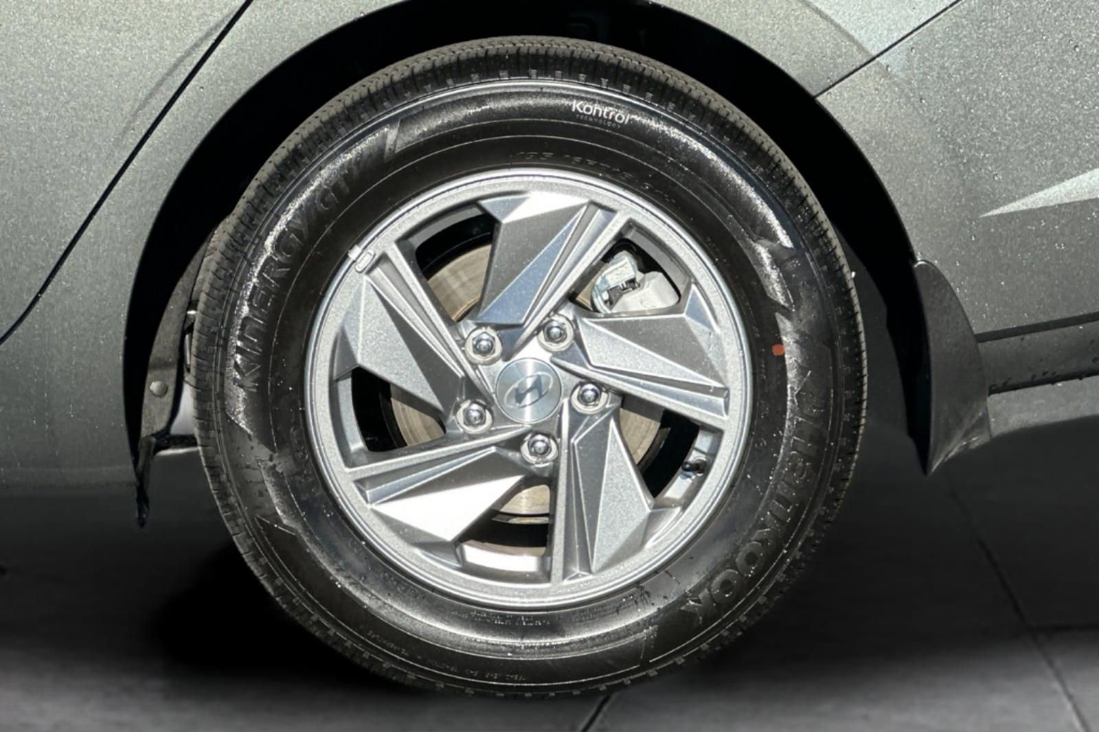 Certified 2026 Hyundai Elantra SE FWD image 27