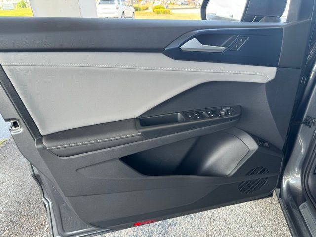 Used 2024 Volkswagen Taos SE image 18