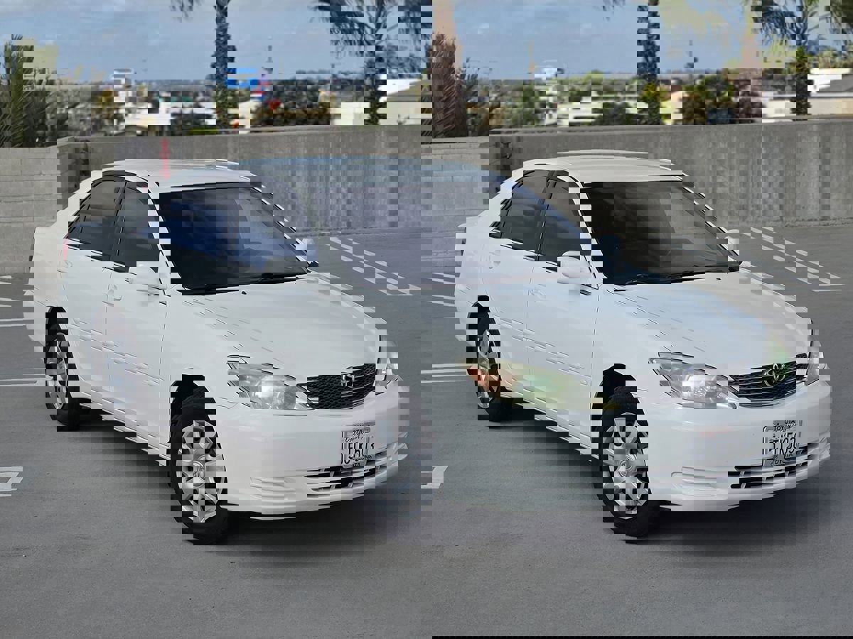 Used 2004 Toyota Camry LE image 2