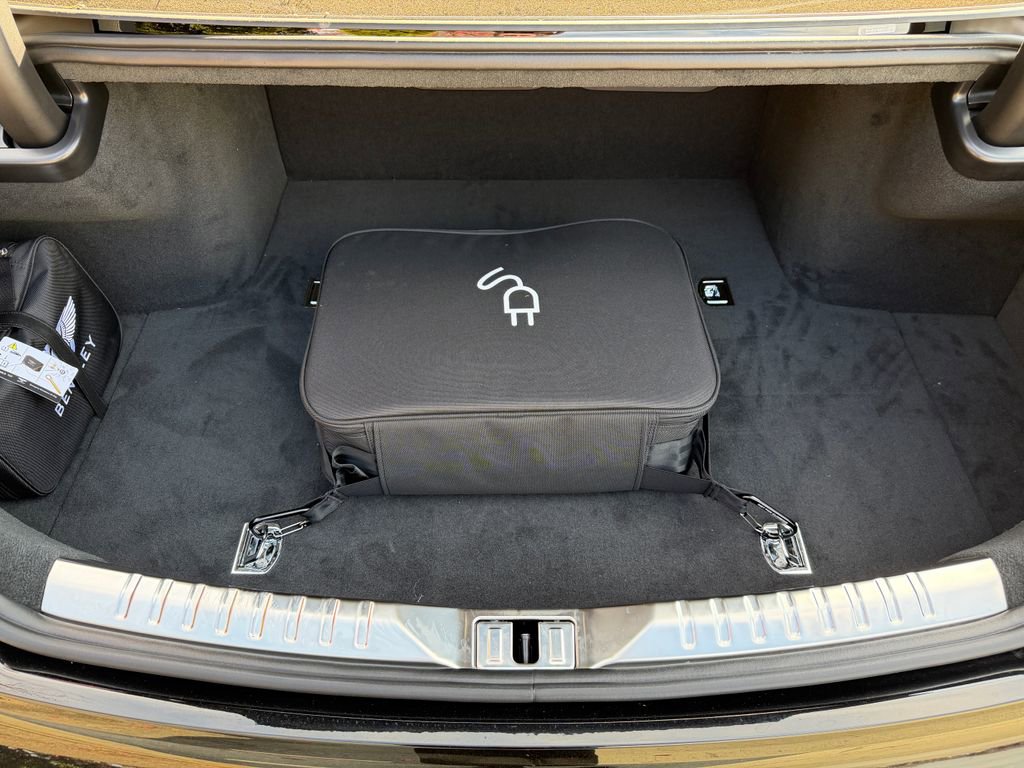 New 2026 Bentley Flying Spur Azure image 42