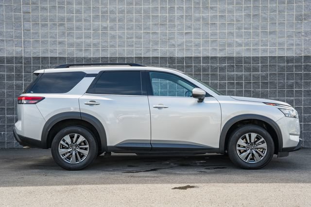 Used 2025 Nissan Pathfinder SV AWD/4WD image 4