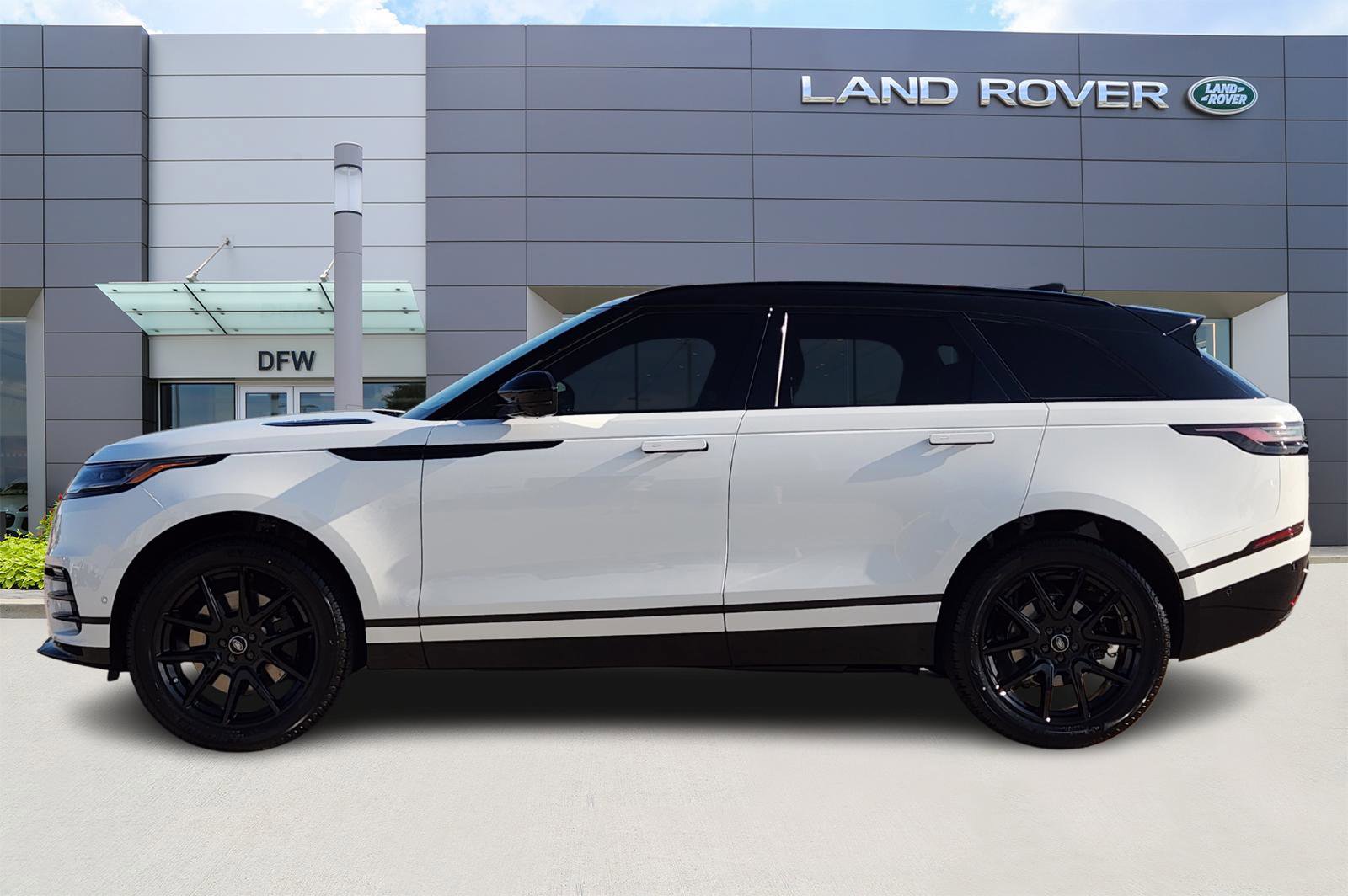 New 2026 Land Rover Range Rover Velar Dynamic SE image 3