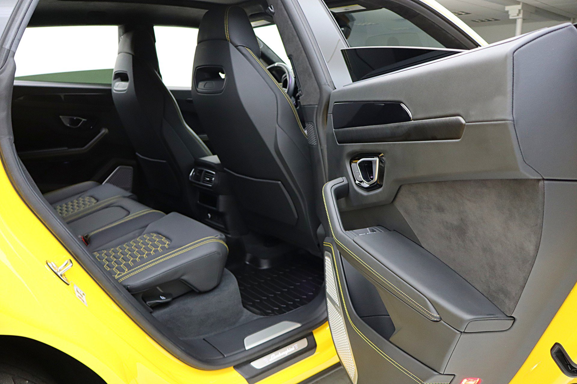 Used 2022 Lamborghini Urus image 40