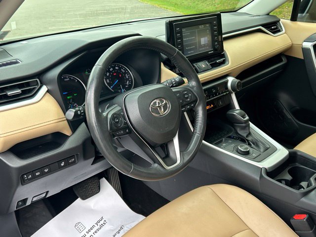 Used 2021 Toyota RAV4 XLE Premium AWD/4WD image 25