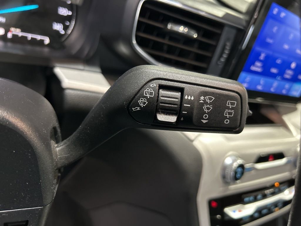 Used 2023 Ford Explorer XLT AWD/4WD image 26