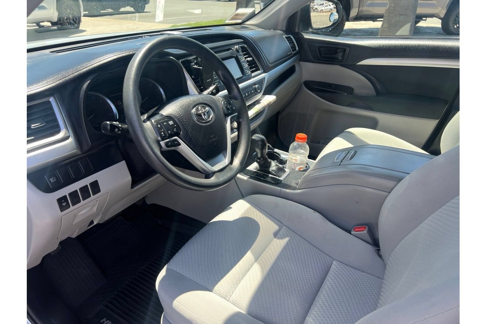 Certified 2019 Toyota Highlander LE FWD image 6
