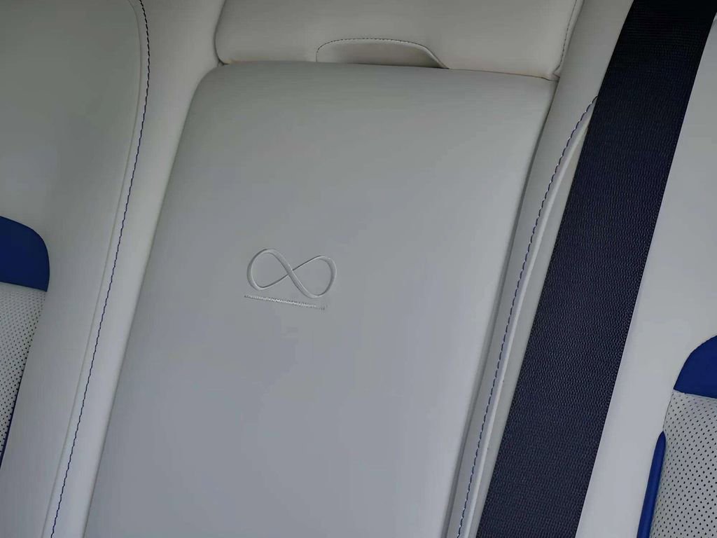 Used 2023 Rolls-Royce Cullinan Black Badge image 15