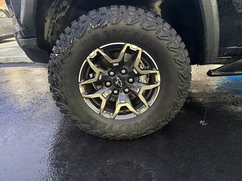 Used 2024 Chevrolet Colorado ZR2 w/ ZR2 Convenience Package III image 28