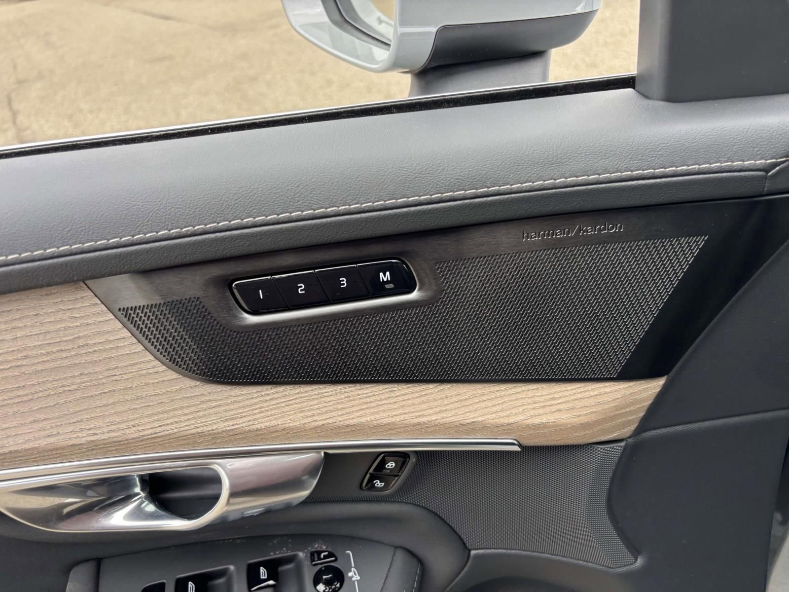 New 2026 Volvo XC90 B6 Plus w/ Protection Package Premier image 12