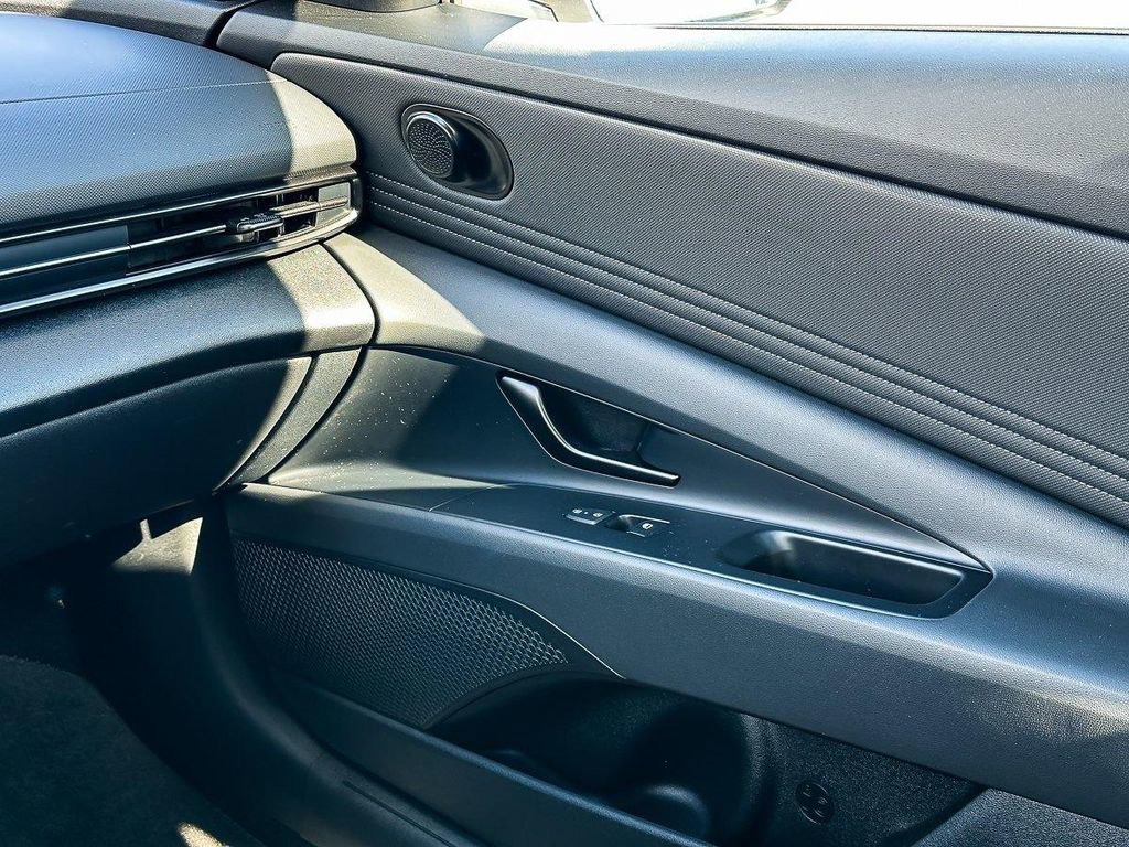 Used 2025 Hyundai Elantra Sport w/ Cargo Package image 26