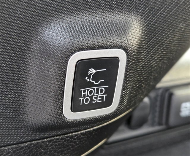 Used 2025 Jeep Grand Cherokee Summit w/ Obsidian Package image 17