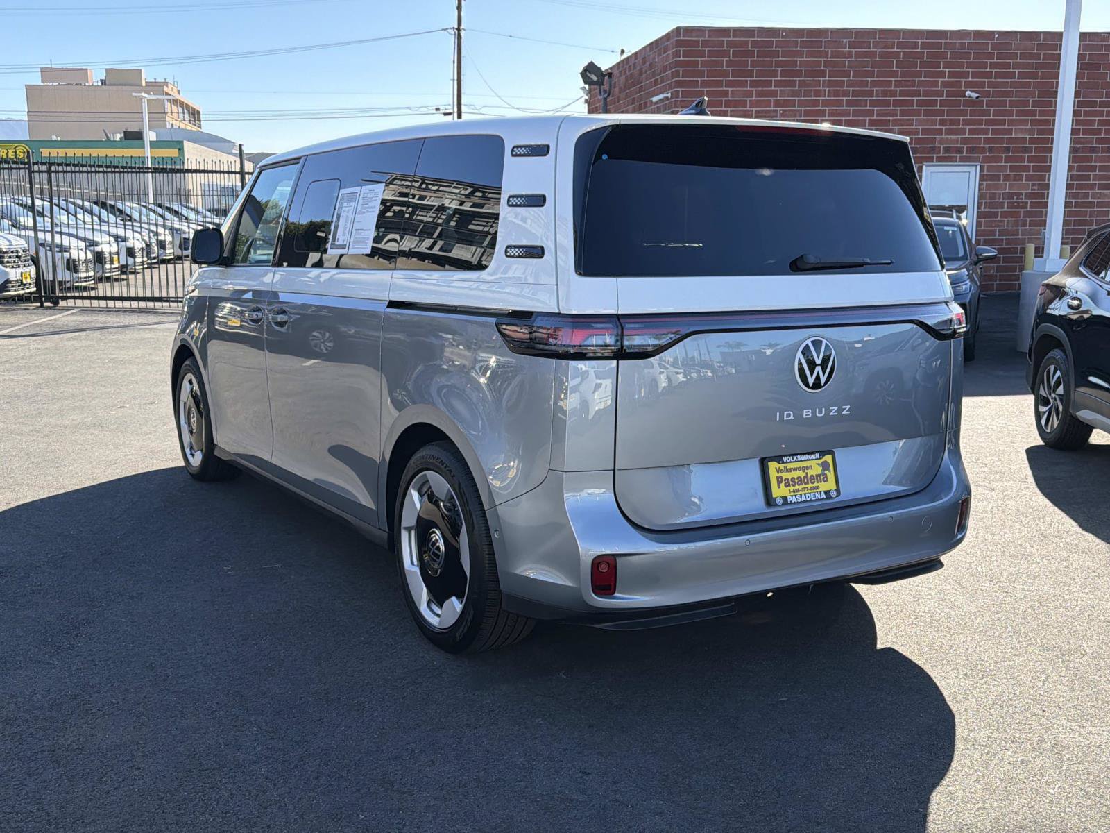 Certified 2025 Volkswagen ID. Buzz Pro S Plus RWD image 3