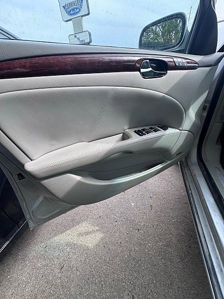 Used 2009 Buick Lucerne CXL FWD image 9