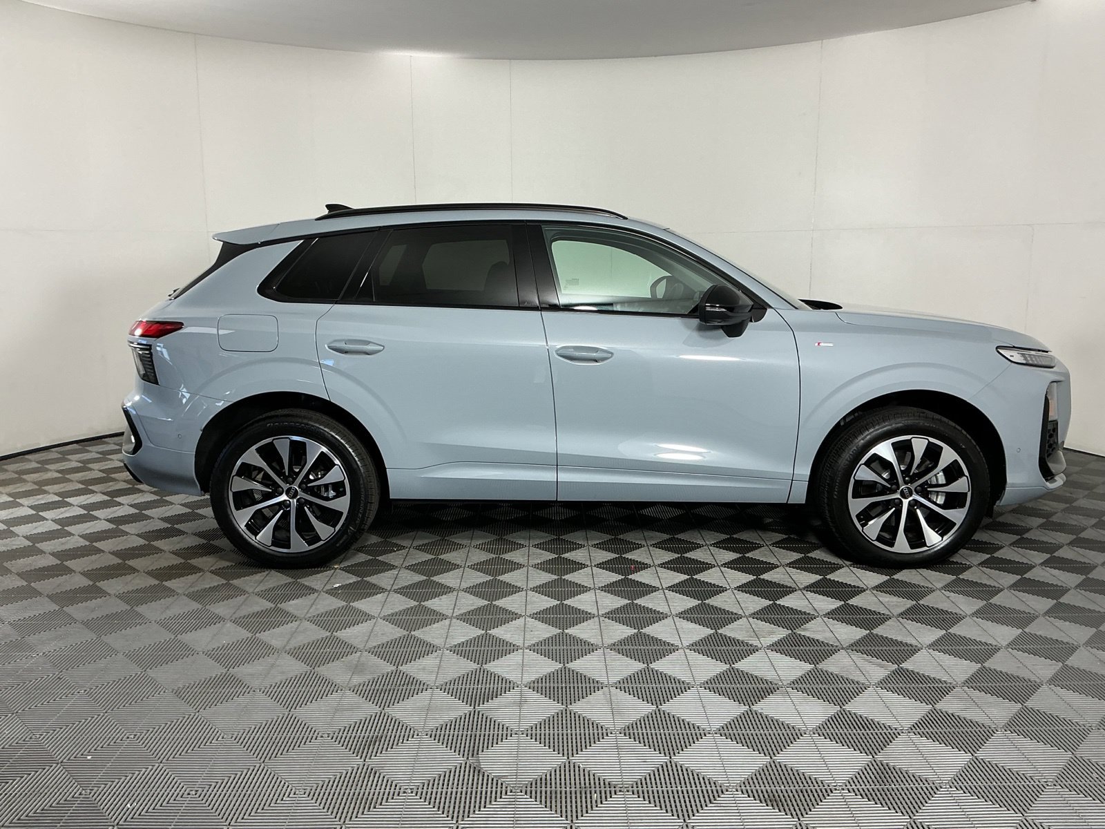 New 2026 Audi Q3 quattro 2.0T AWD/4WD image 9