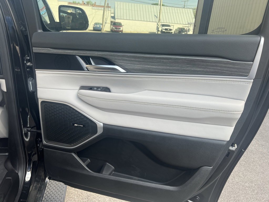 New 2024 Jeep Wagoneer L Series II w/ HD Trailer Tow Package image 35