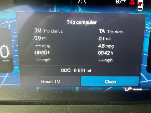 Certified 2025 Volvo XC40 B5 Plus AWD/4WD image 22