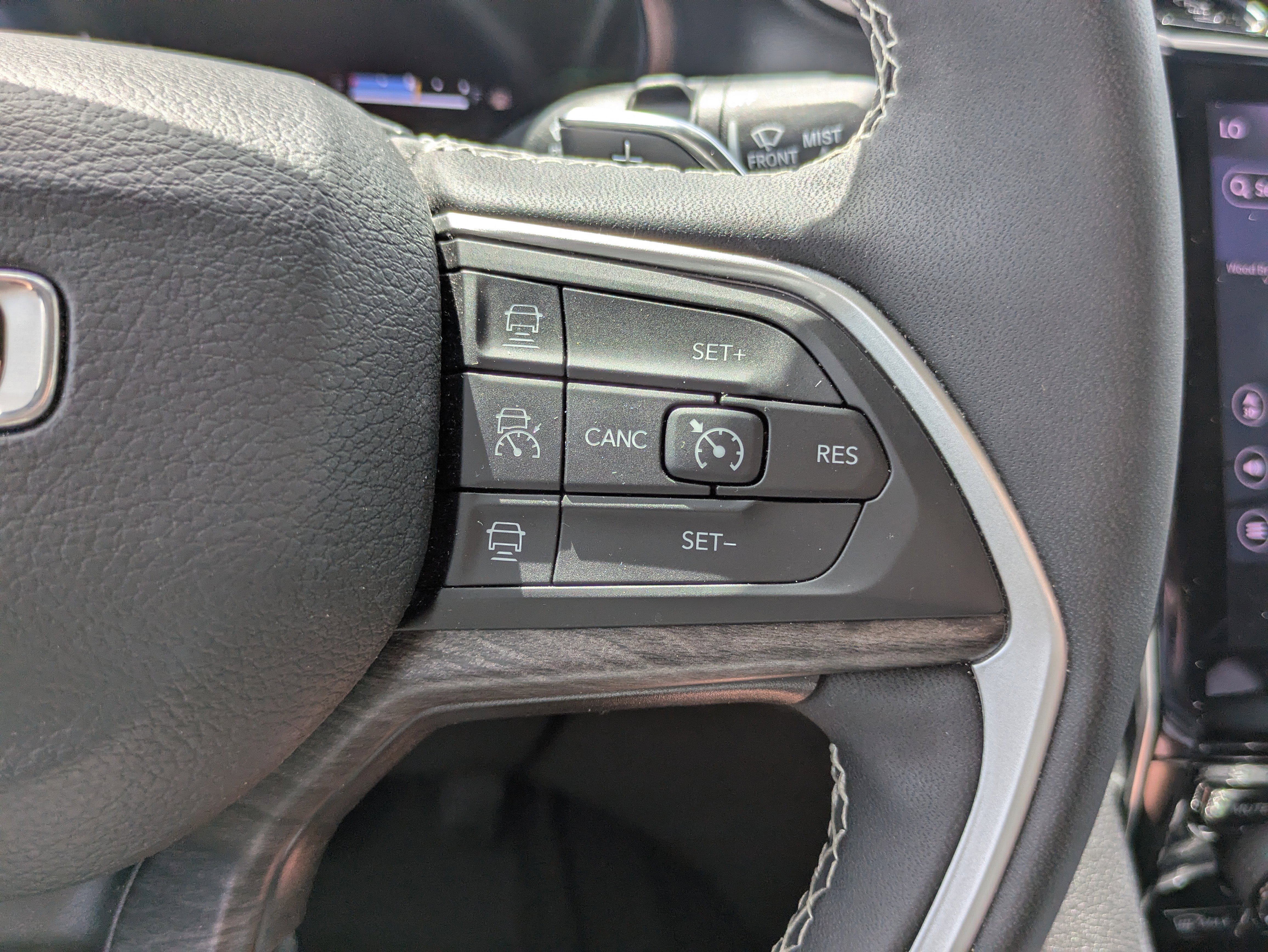 Used 2023 Jeep Grand Cherokee Limited image 18