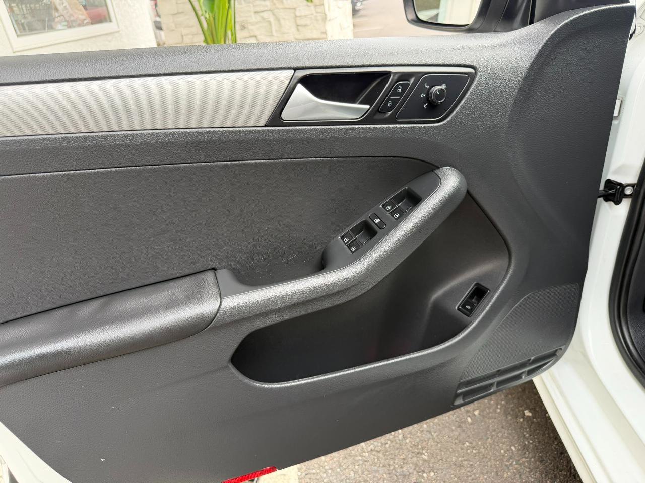 Used 2016 Volkswagen Jetta SE image 27